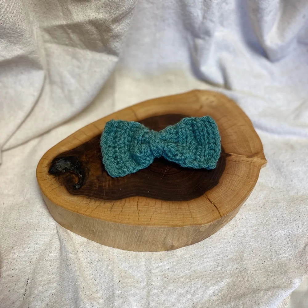 Crochet sage color boho hair bow with clasp listing is for sage bow only